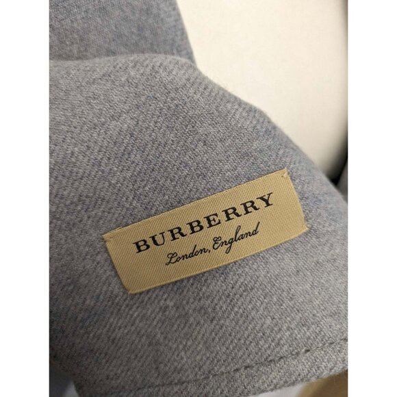 Burberry Charlotte Reversible Solid to Check Wool Cape Light Grey 140*14… - Picture 7 of 9